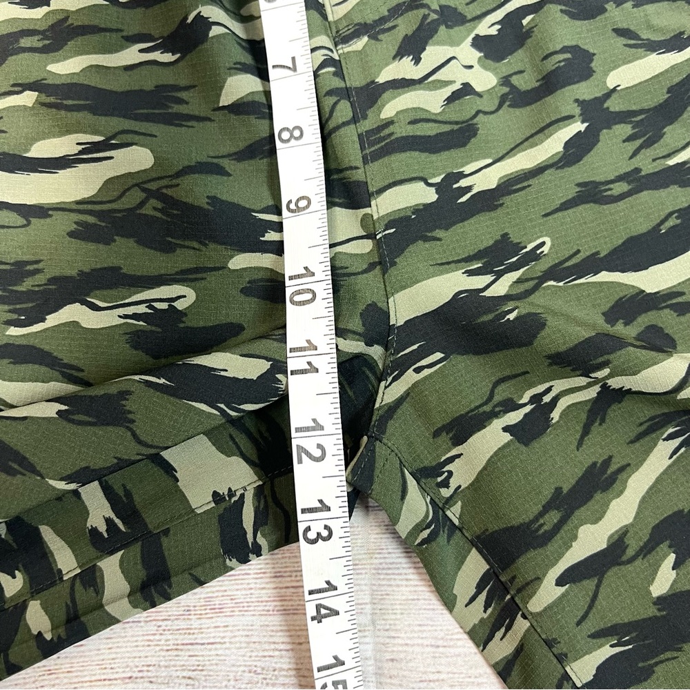 Carhartt Green Camouflage Boys Shorts Size L (14/16) Outdoor Gorpcore - Picture 8 of 9
